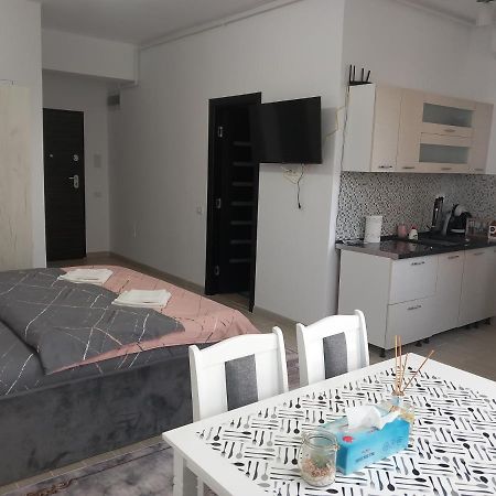 Joe Studio Apartment Mamaia Exterior photo
